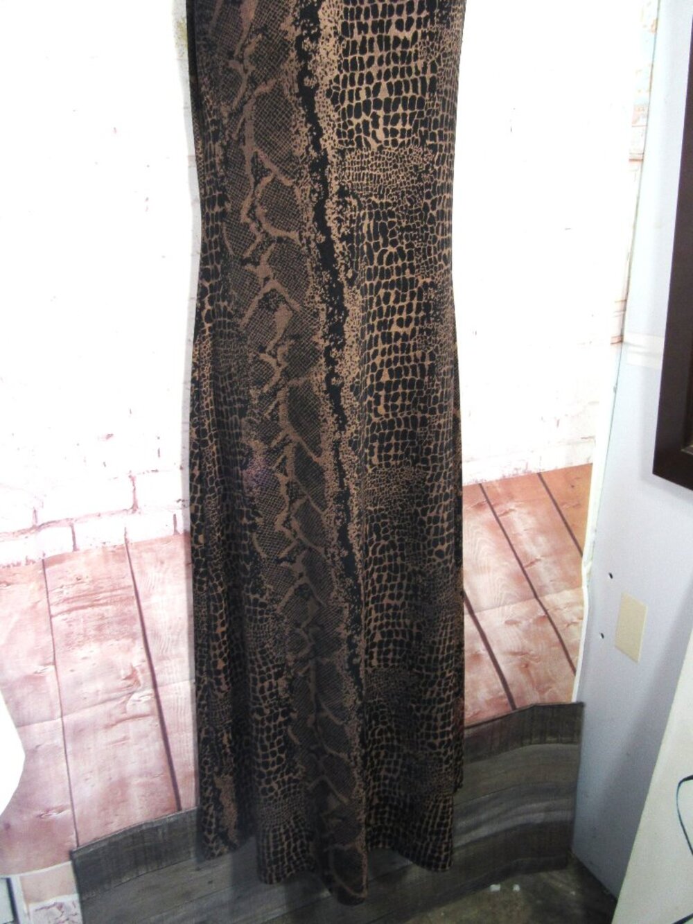 RONNI NICOLE TRAVEL KNIT MAXI PYTHON PRINT DRESS  MEDIUM - Picture 5 of 11